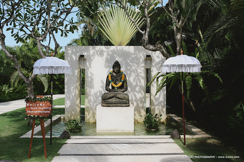 Axioo: That Sunshiny Retro Vibe